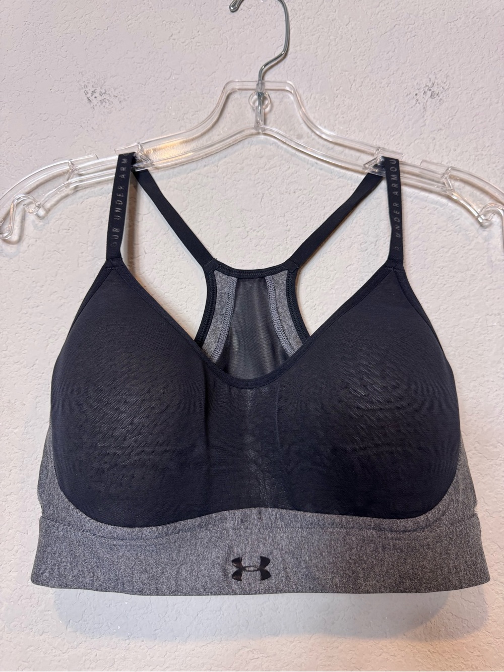 Under Armour Black & Heather Gray Racerback Sports Bra Molded Cups size Medium
